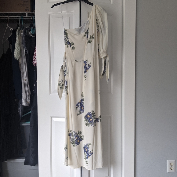 NWOT Reformation floral wrap dress with sleeve tie - Picture 3 of 7
